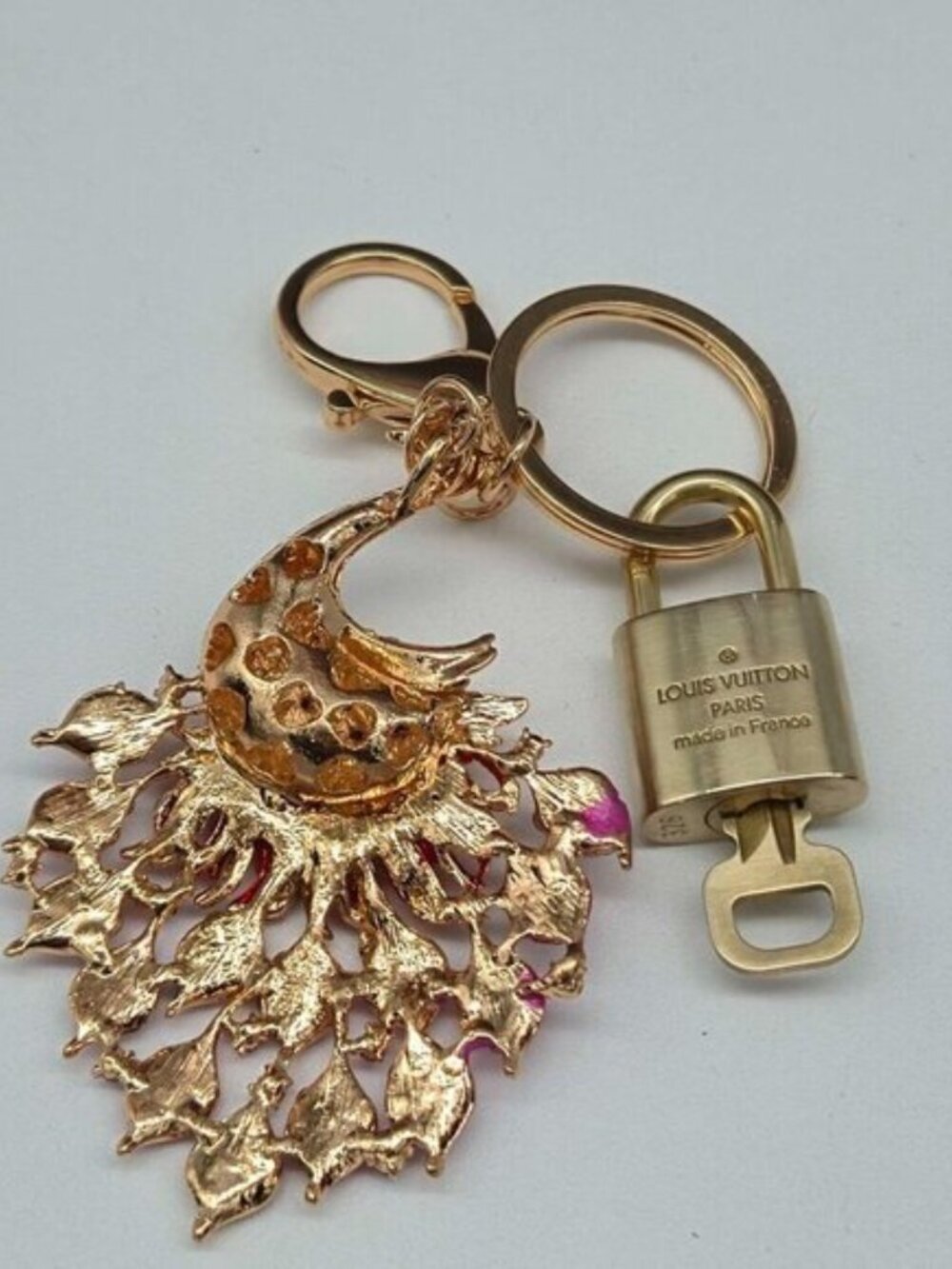 Louis Vuitton Authentic Gold Padlock 🔑Key + Stylish Unbranded Peacock Bag Charm - Picture 4 of 9